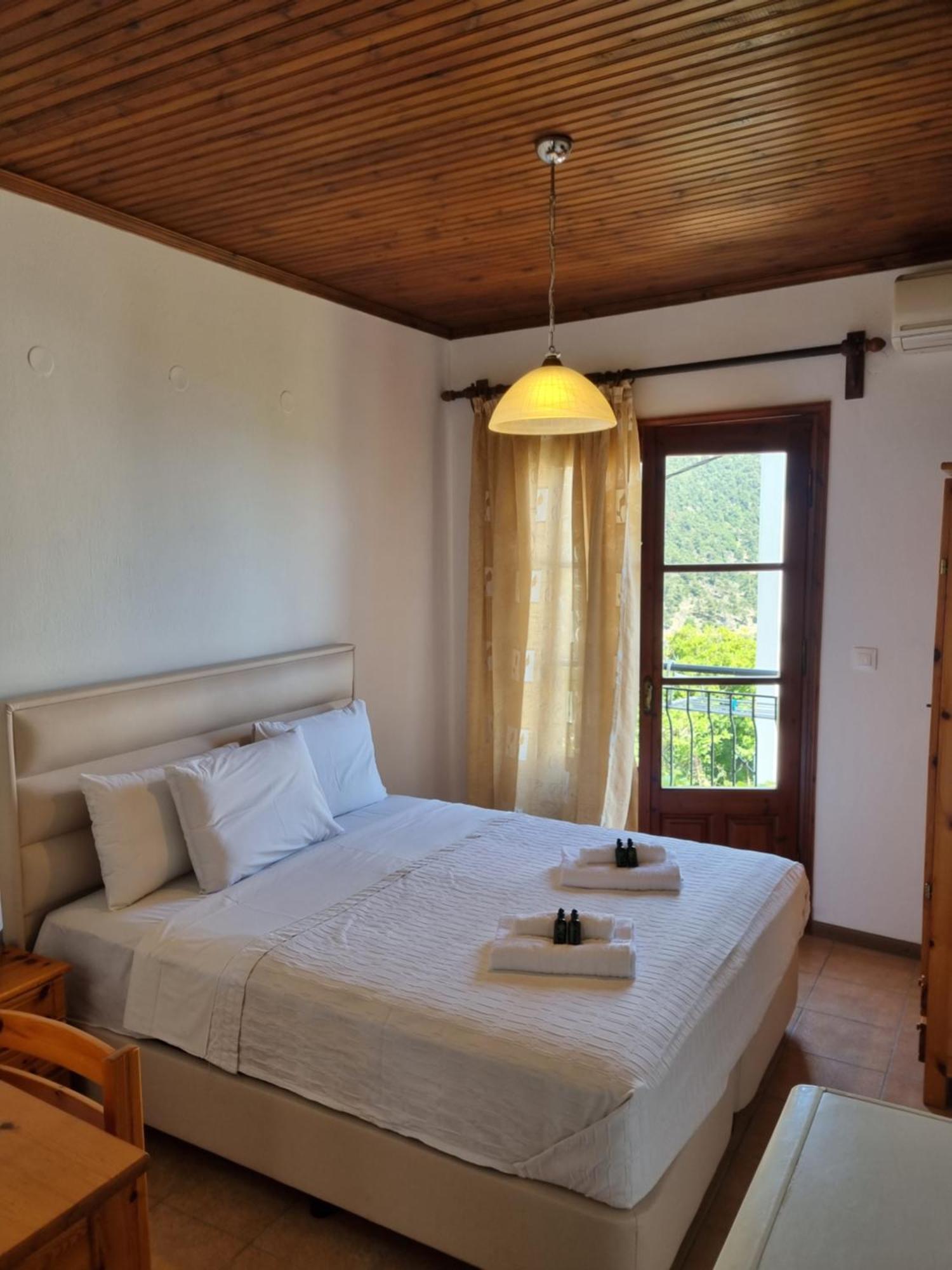 Zeus Guesthouse Panagia  Exterior photo